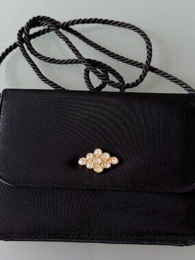 Saks Fifth Aveny Clatch Women's Black Atlas Crystal Made in Canada